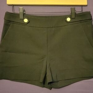 Women's Black Flat Front Button Detai Dress Shorts. Size 6